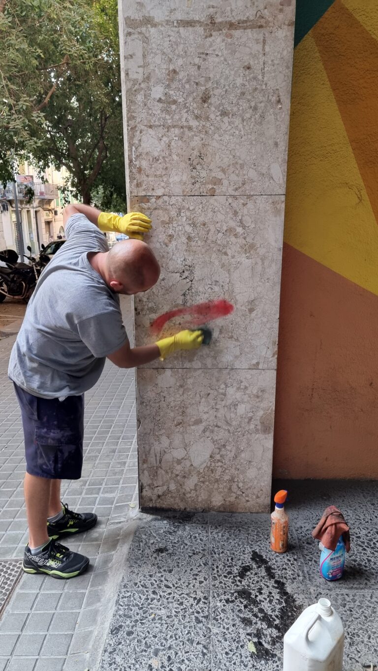 Eliminación de grafitis en fachada en Barcelona